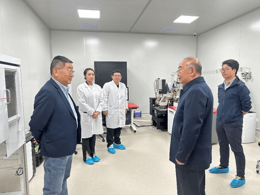 李述湯院士蒞臨海南大學皮米電鏡中心訪問交流，共話材料科學前沿發展